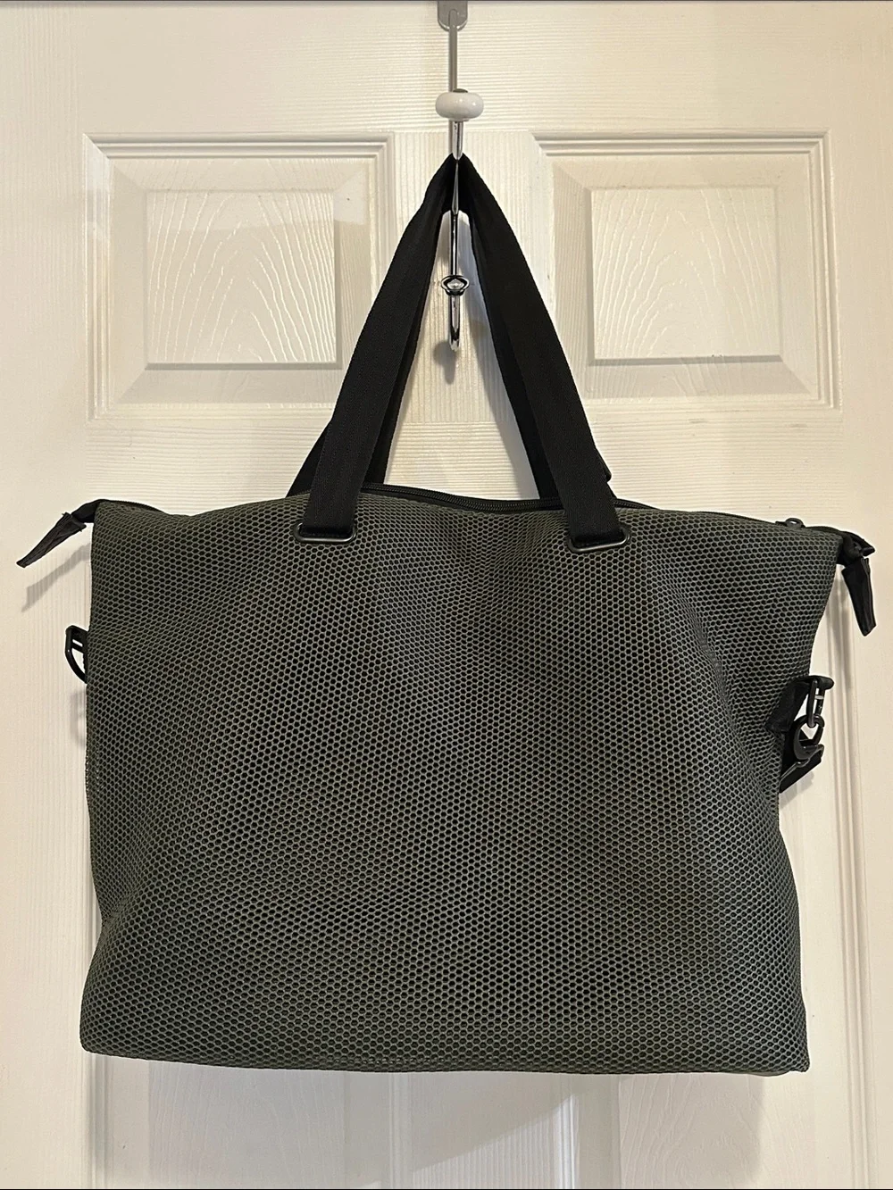 Under Armour Olive Green Mesh Gym Everyday Tote with Black Straps
